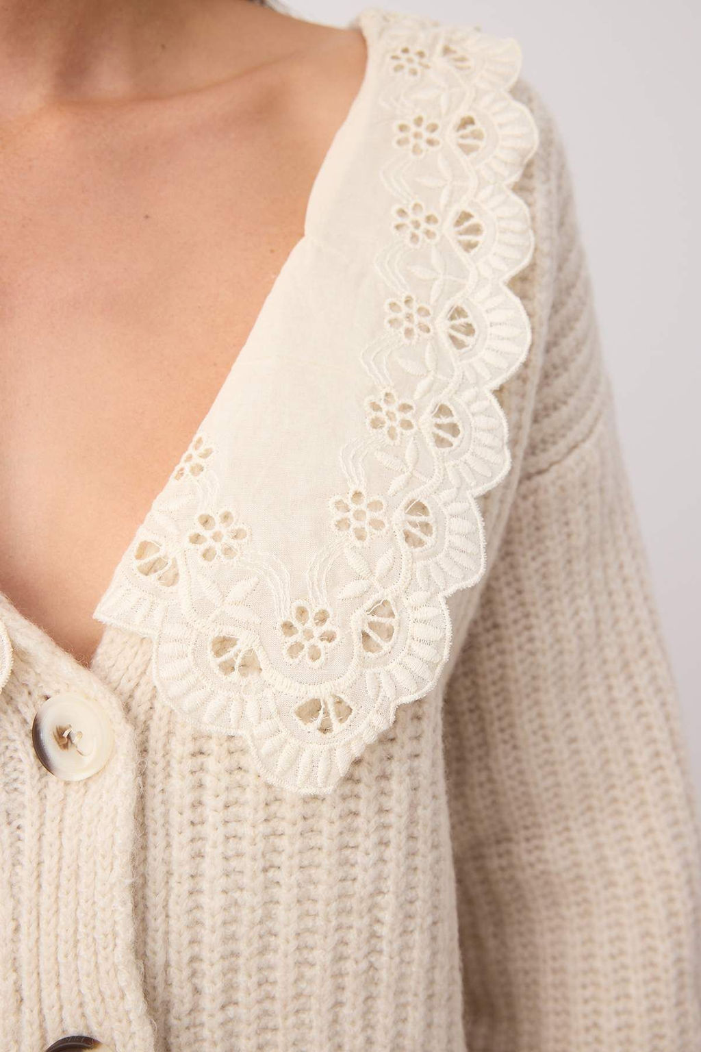 Bej Gomlek Yaka Garnili Yumusak Dokulu Genis Kal?p Triko H?rka TWOAW26HI00058