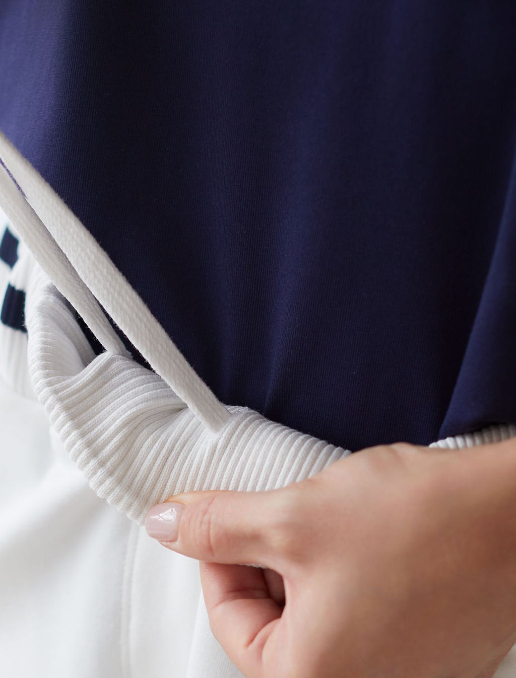 D48.009 Шорты женские белый