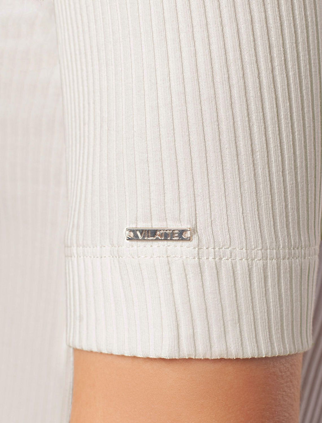 Водолазка из фактурного трикотажа в рубчик