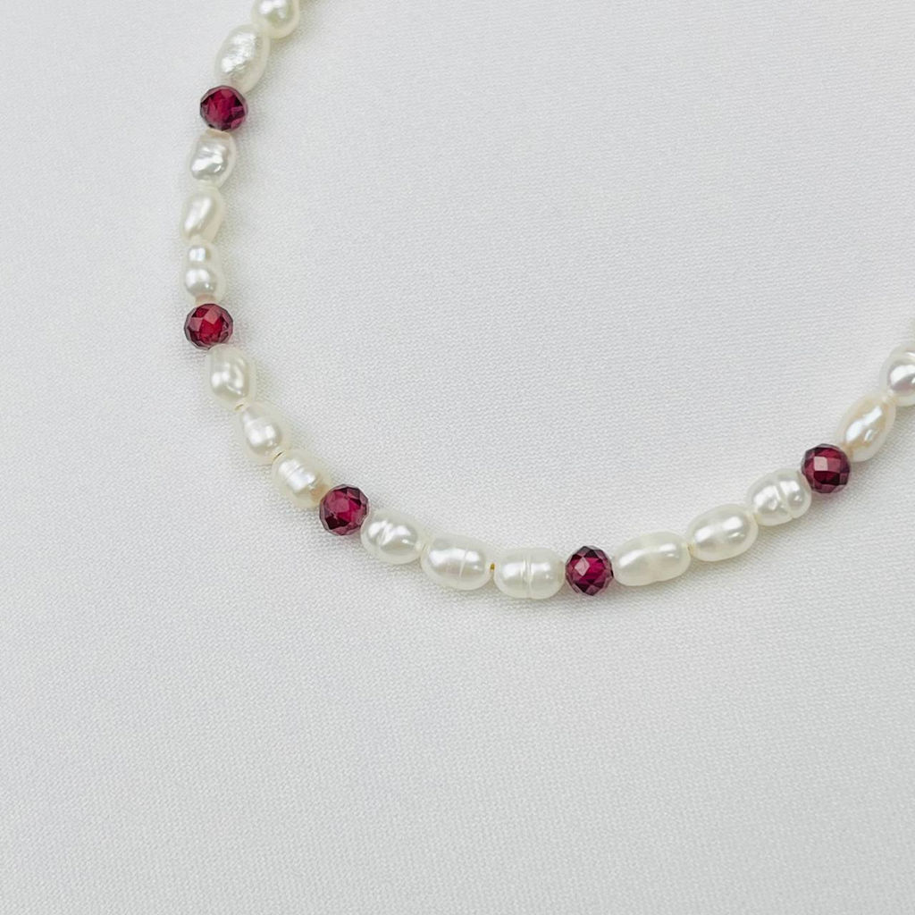 Браслет из белого Жемчуга и Граната 19 см +