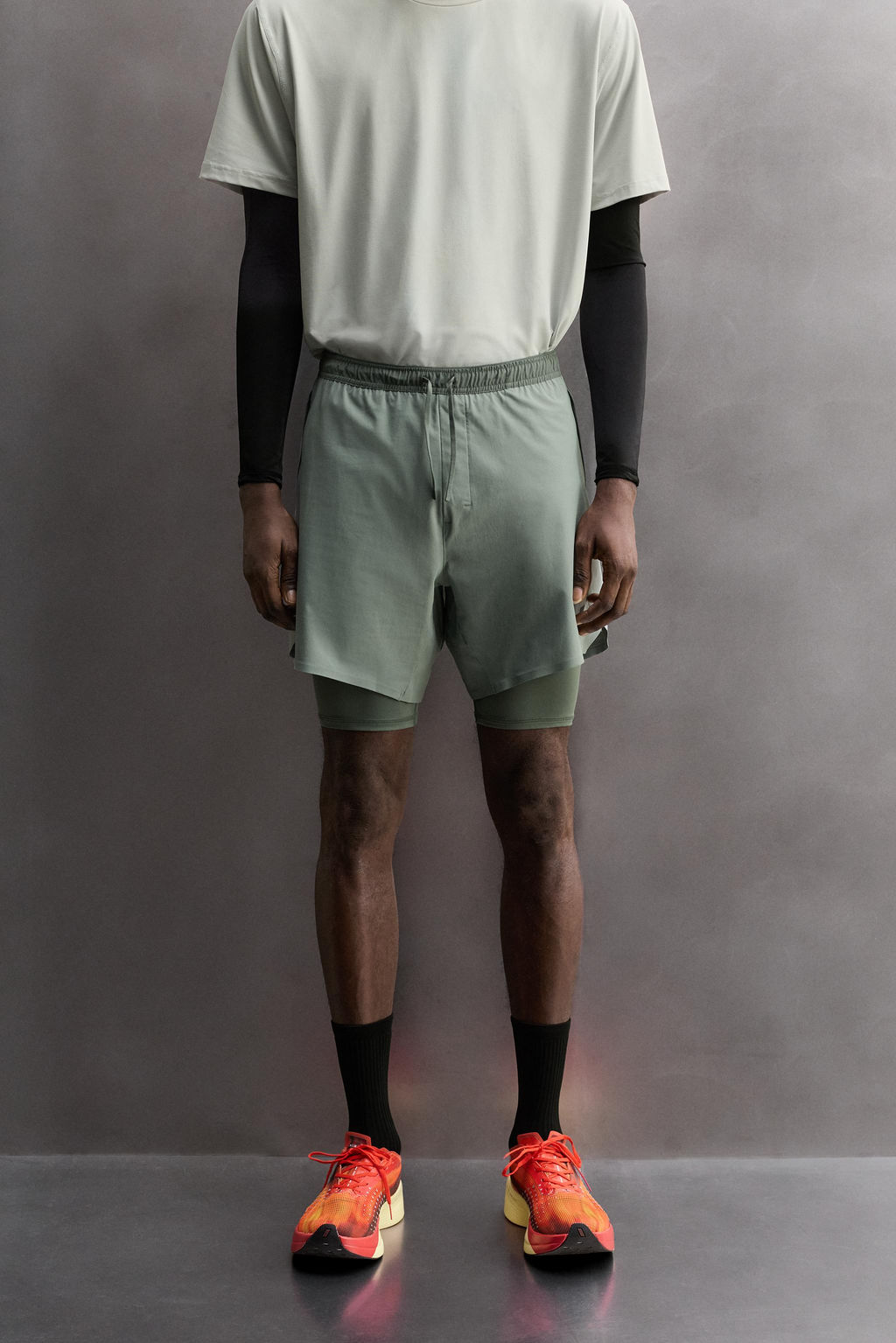 PANTALONES CORTOS ENTRENAMIENTO 2 EN 1 / verde lavado - Zara фото 2