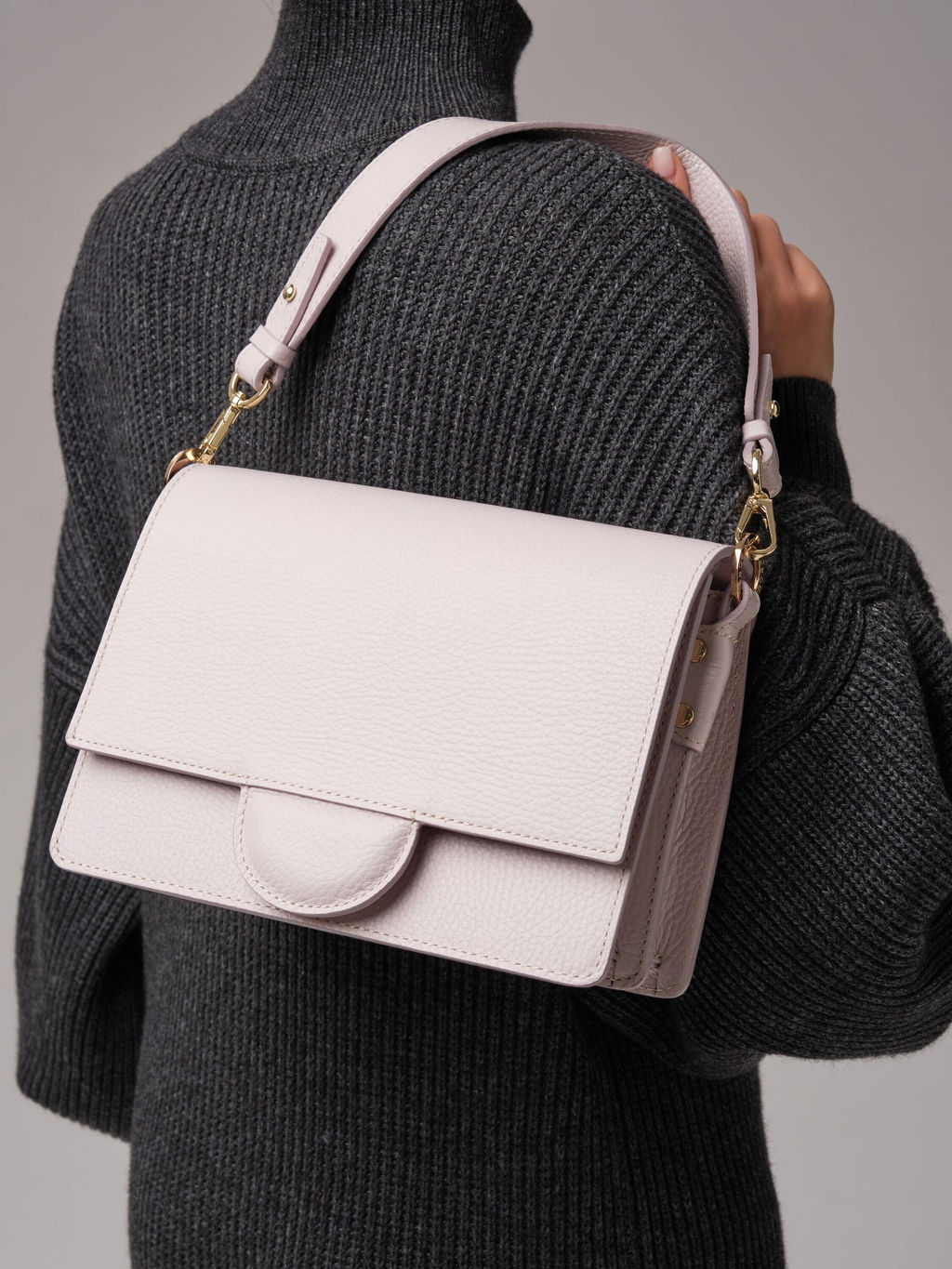 Сумка кожаная через плечо Deboro 30574 розовый дым