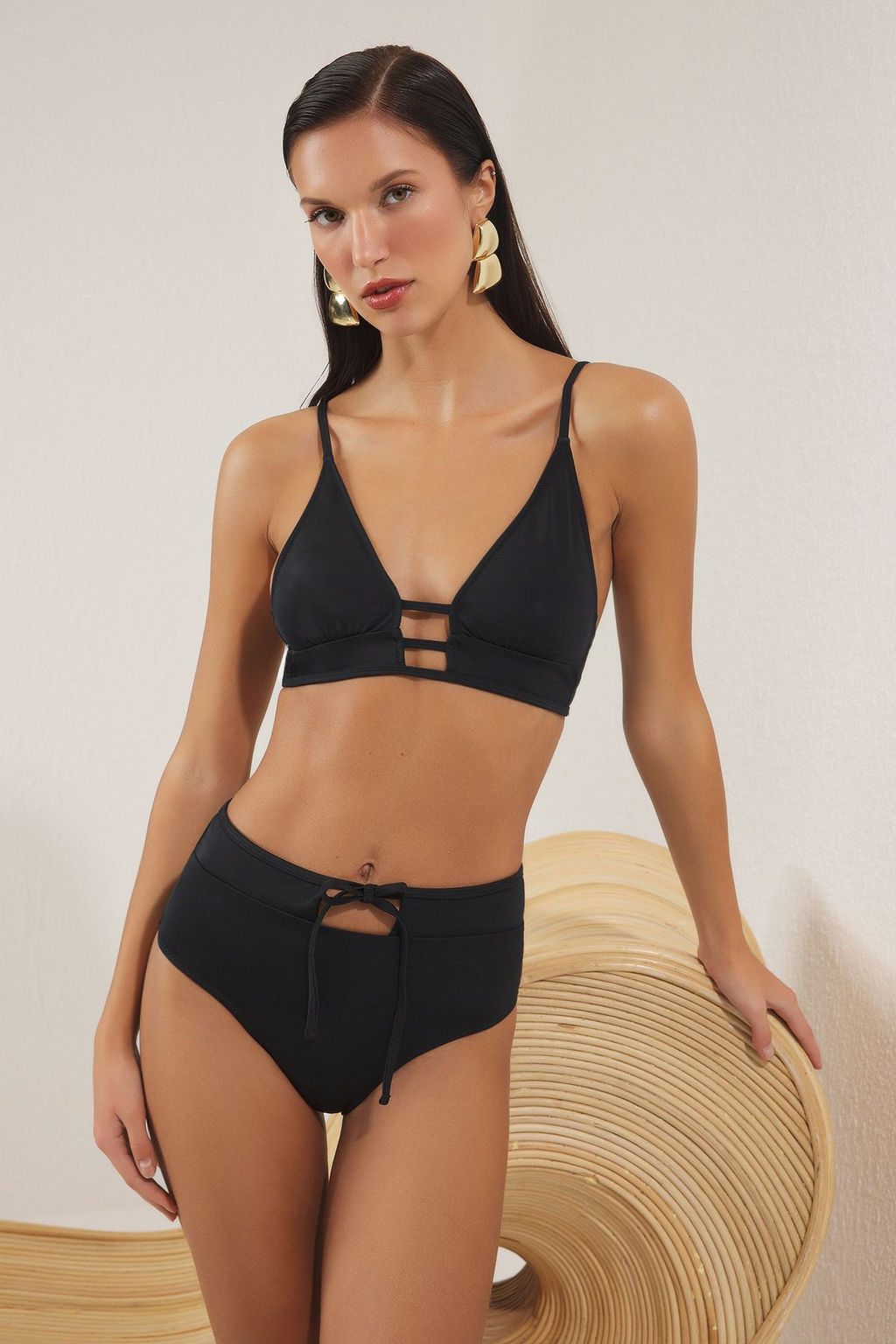 TRENDYOLMILLA Siyah Ucgen Yuksek Bel Regular Bikini Tak?m? TBESS25BT00170  фото 10