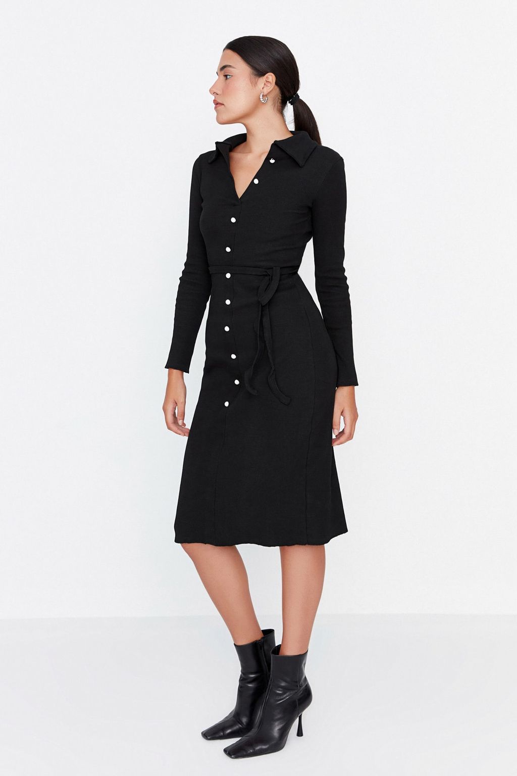 Trendyolmilla Siyah Vucuda Oturan Uzun Kol Polo Yaka Fitilli Dugmeli Esnek Midi Orme Elbise TWOAW23EL00115 фото 6