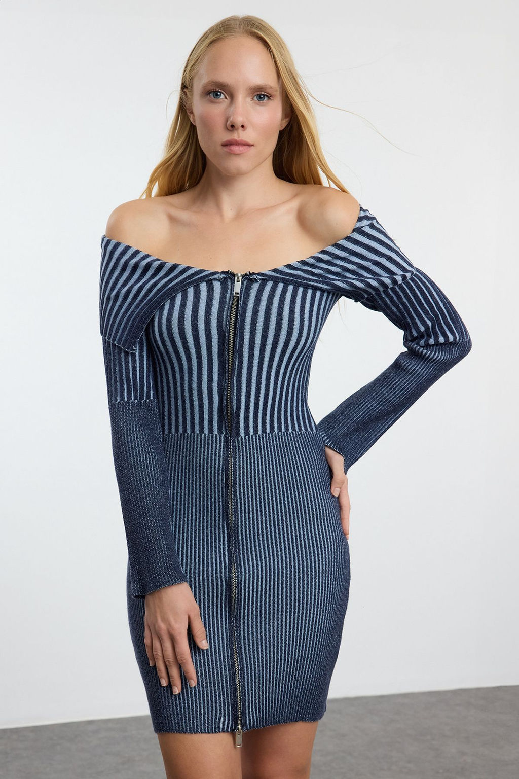 TRENDYOLMILLA Indigo Mini Triko Premium Iplik/Ozel Iplik Y?kama Efektli Elbise TWOAW25EL00005  фото 2