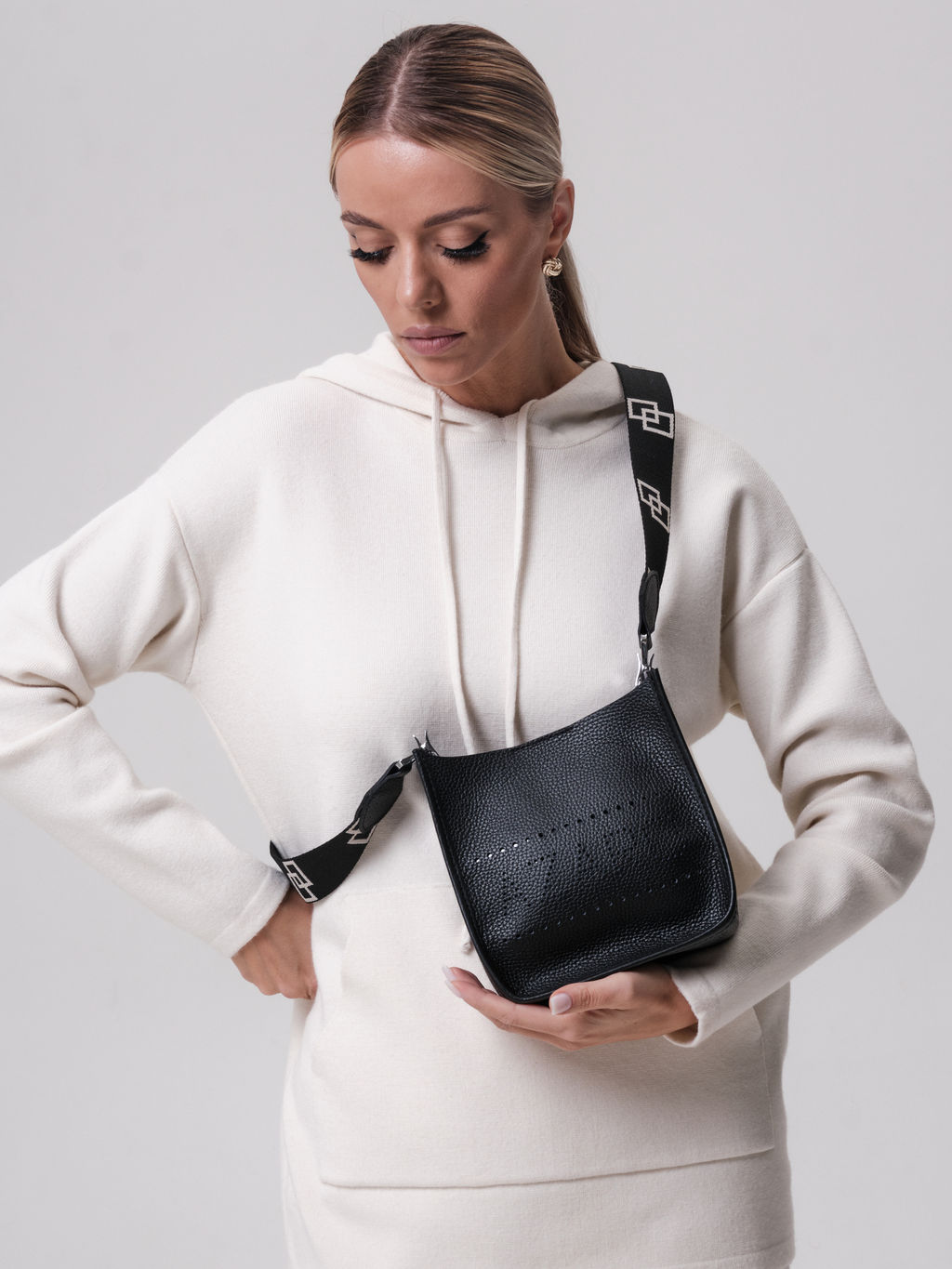 Сумка на плечо Azaro 30996 черный фиолет