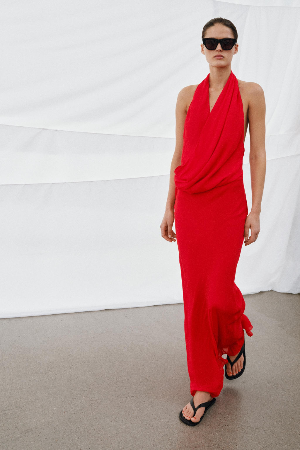 VESTIDO HALTER VISCOSA 100% ESCOTE FLUIDO / Rojo - Zara фото 4