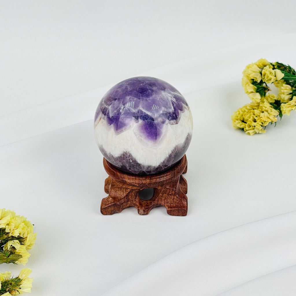 Шар из шевронного Аметиста на подставке