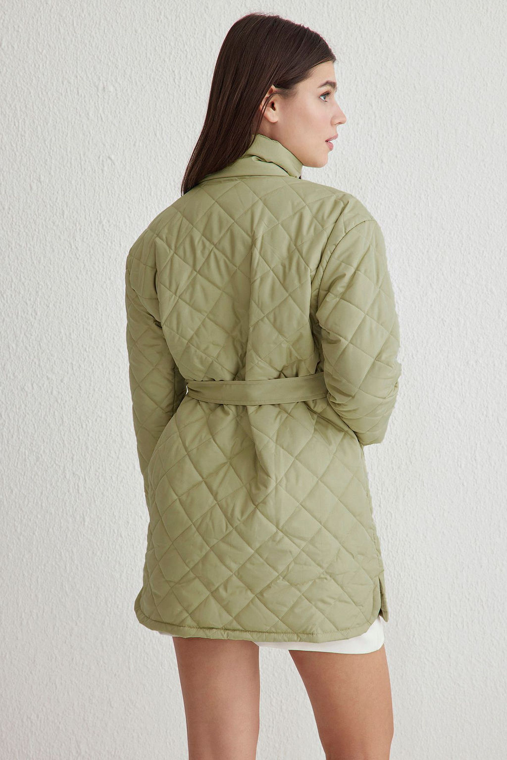 TRENDYOLMILLA Yesil Oversize Kemerli Su Itici Kapitone Mont TWOAW23MO00170  фото 5