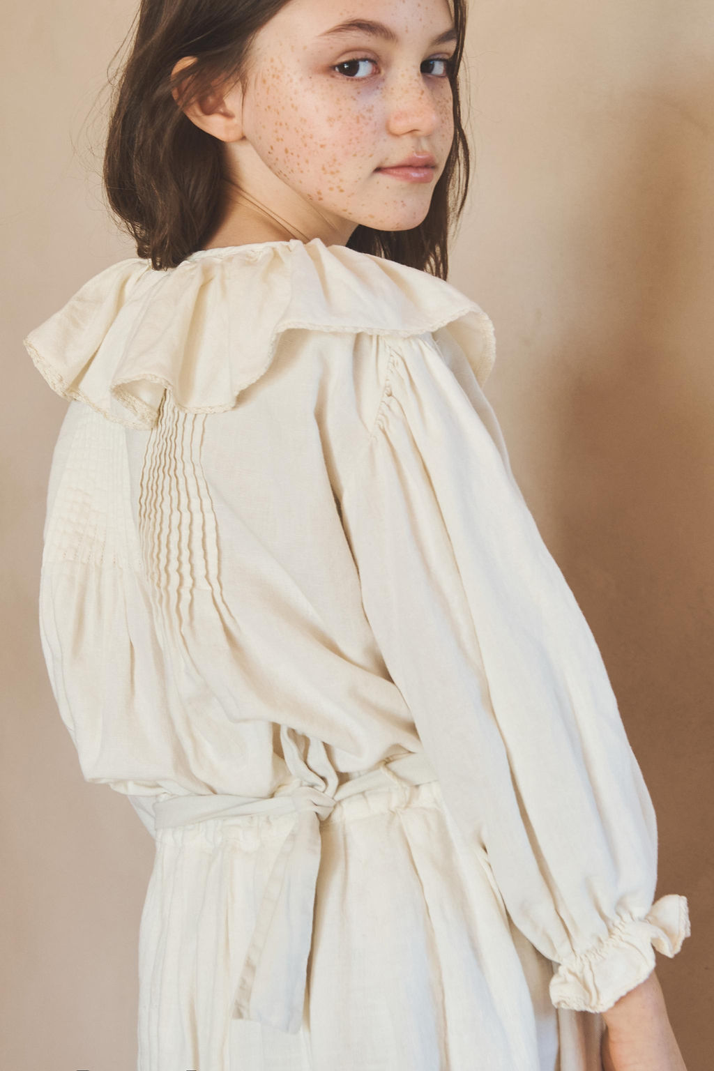 6-10 A?OS/ BLUSA PLIEGUES PUNTILLA ALGOD?N LINO LIMITED EDITION / Crudo - Zara фото 5