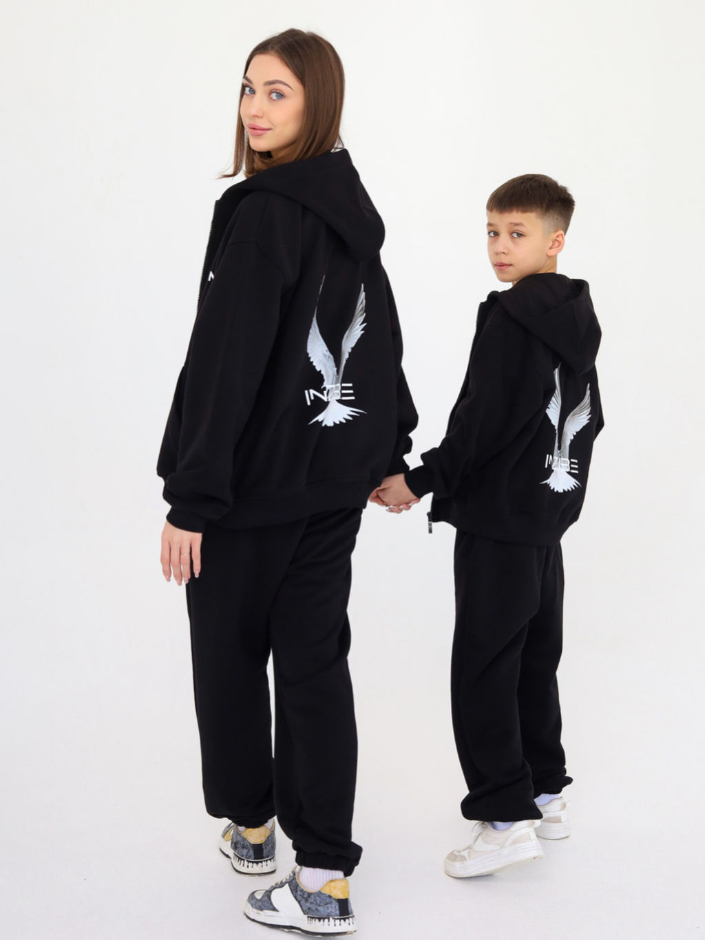 Кофта женская с эффектом велюра Wings, черная - Inzibe фото 3