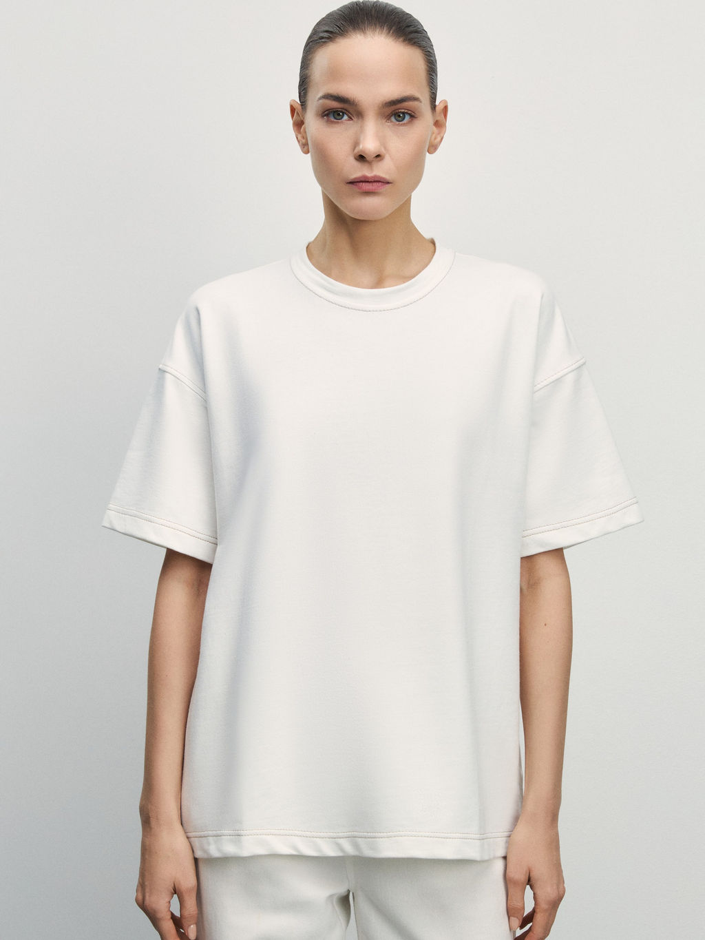 Футболка из плотного хлопка с контрастными швами / Zarina  фото 3