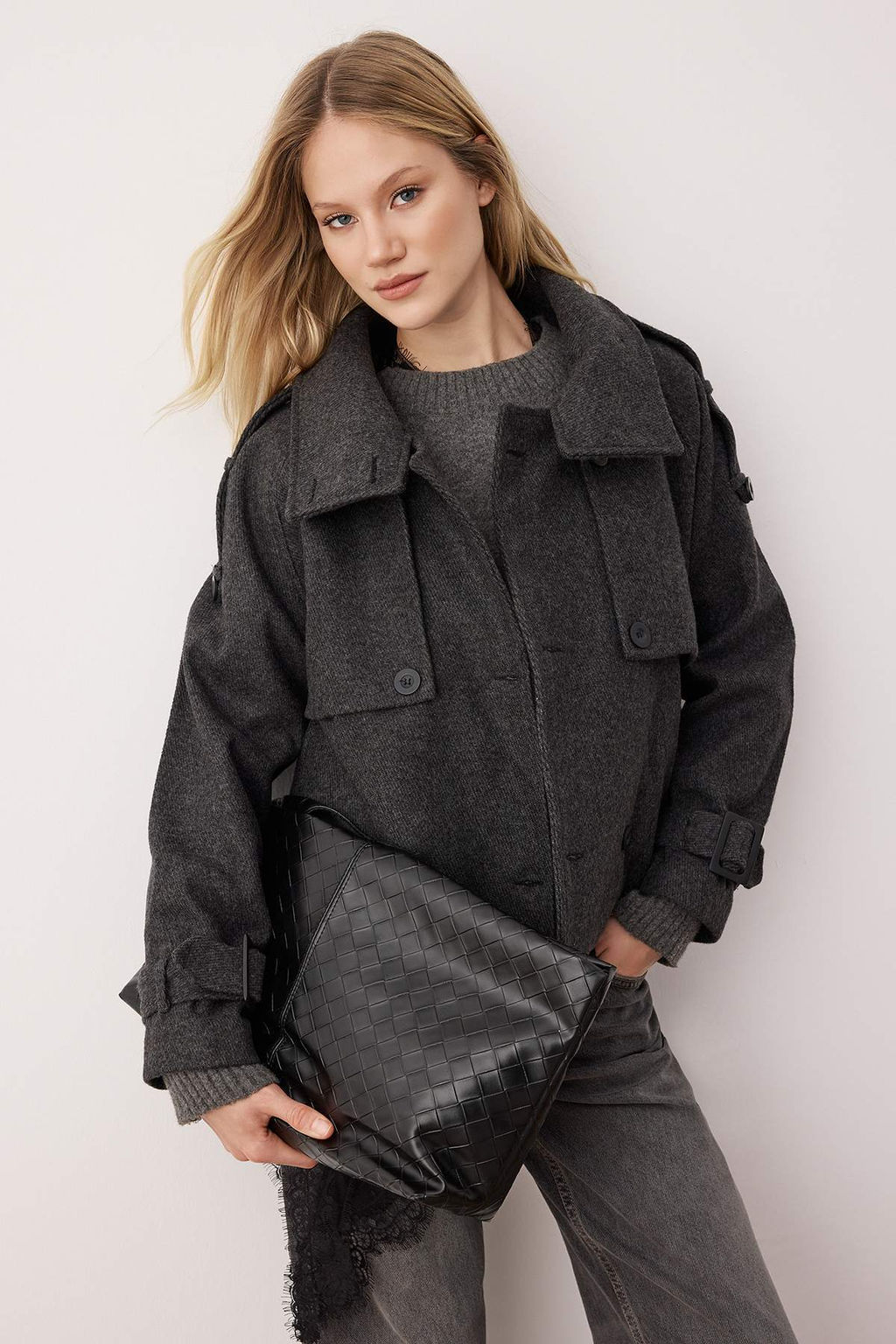 Koyu Gri Diagonel Kruvaze Oversize Midi Kase Kaban TWOAW26KB00040 - Trendyolmilla фото 5