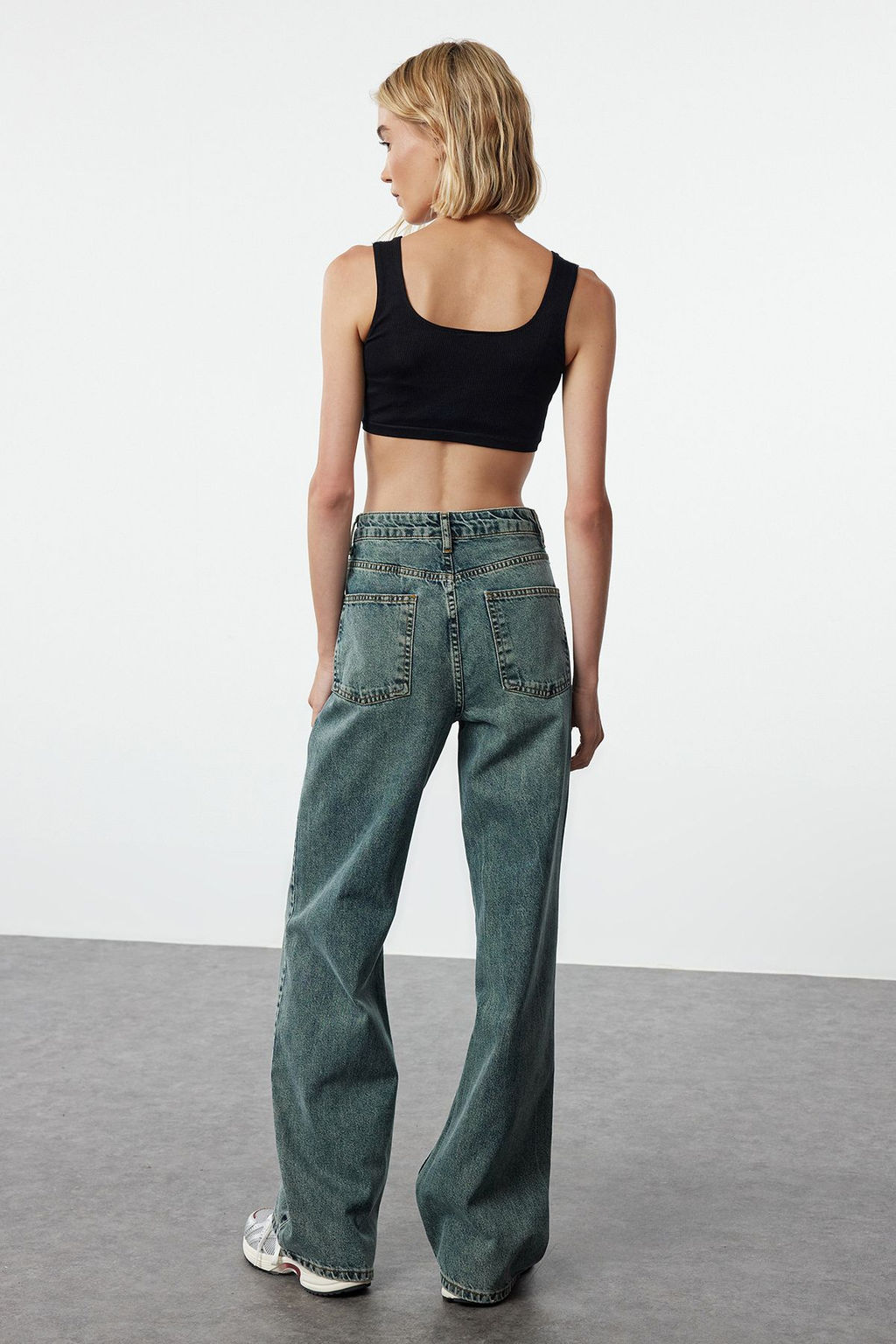 TRENDYOLMILLA Mavi Soluk Efekt Vintage Yuksek Bel Wide Leg Jeans TWOAW25JE00095