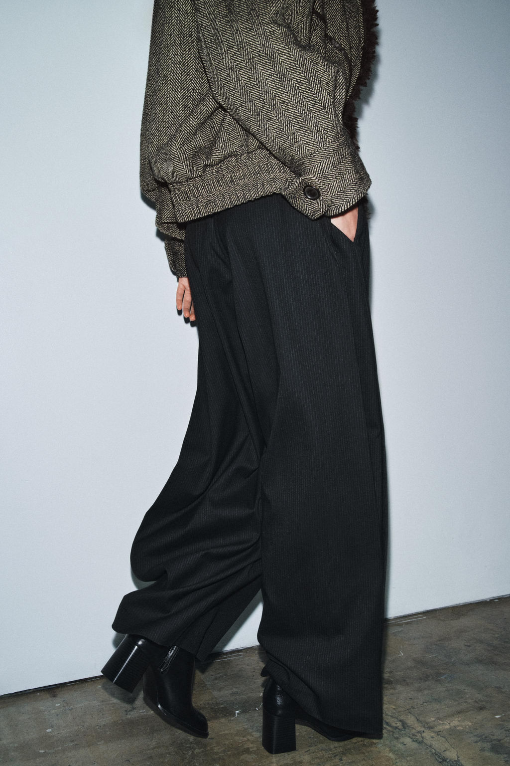 PINSTRIPED PLEATED TROUSERS ZW COLLECTION - Zara фото 2