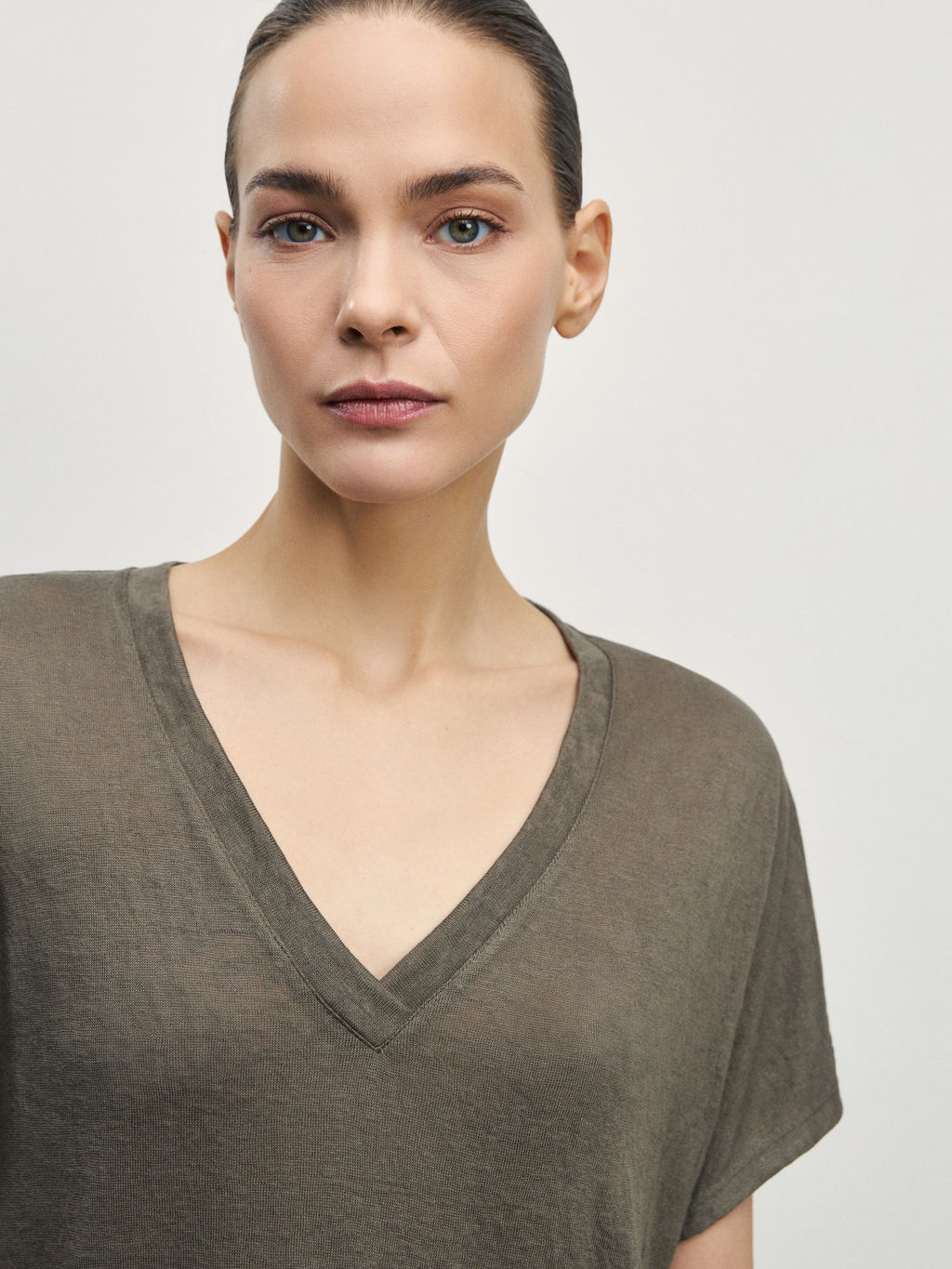 Футболка со спущенным плечом / Zarina  фото 6