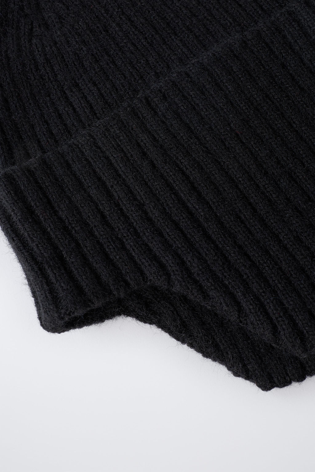 RIBBED HAT WITH EAR MUFFS