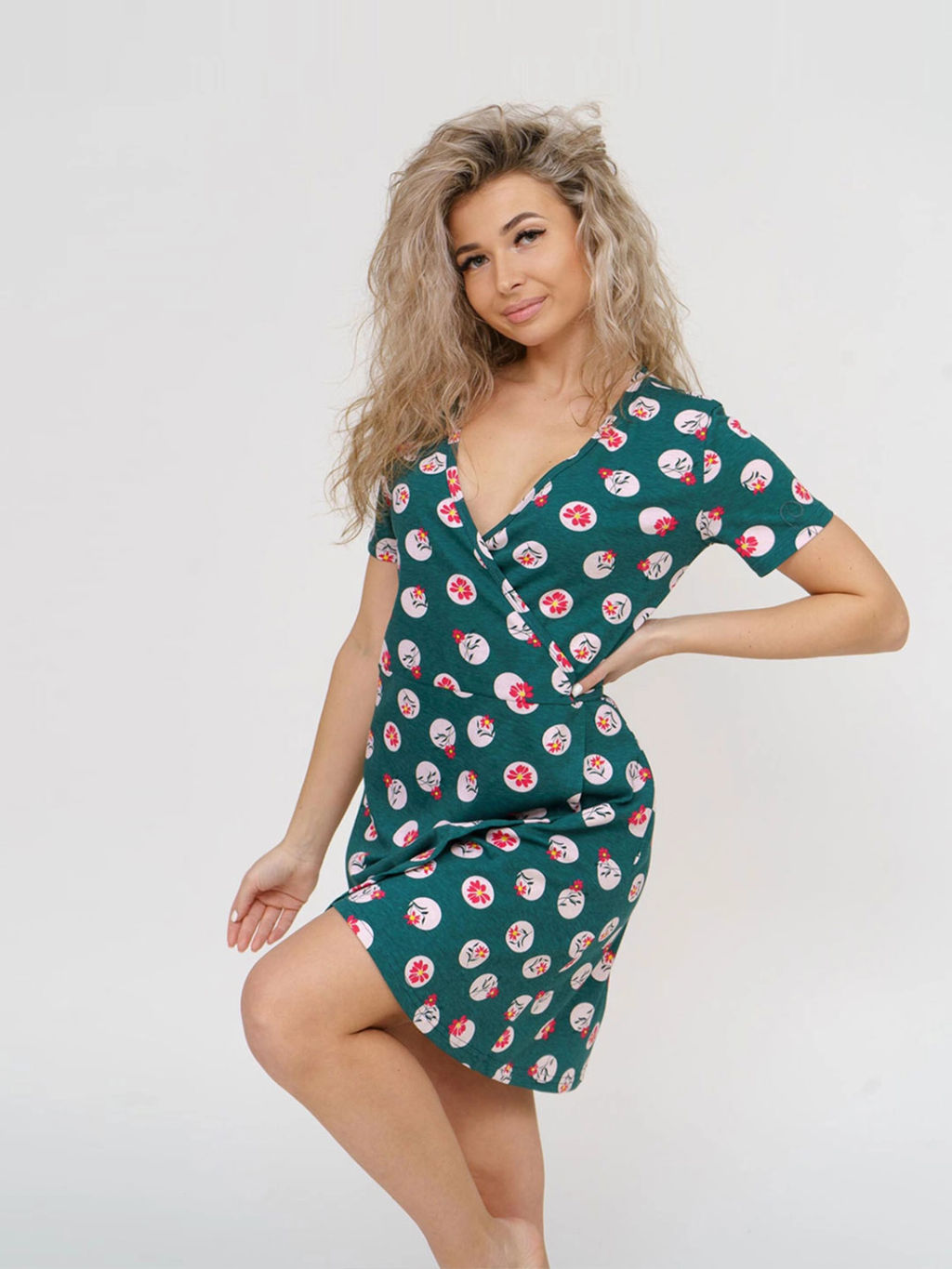 Халат женский, цвет зеленый красный