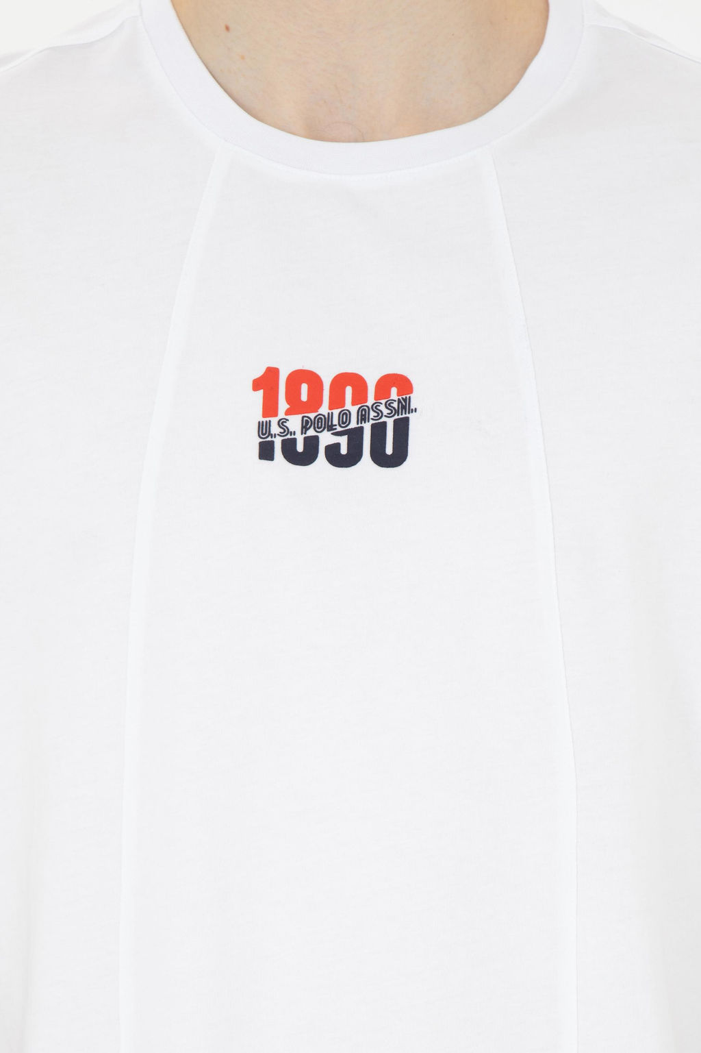 Мужская белая футболка Неожиданная скидка в корзине