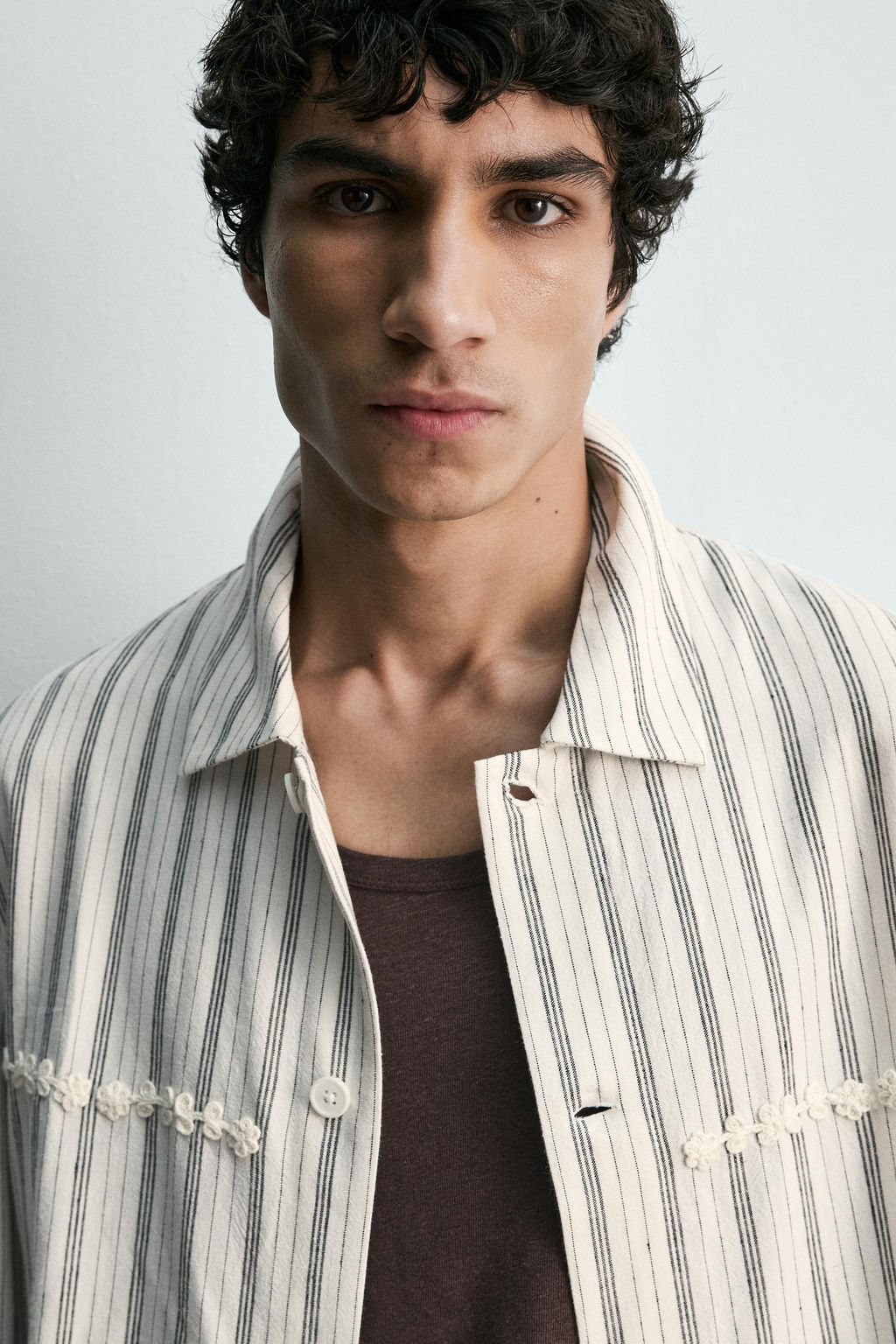 SOBRECAMISA FLUIDA RAYAS BORDADO / Crudo - Zara фото 5