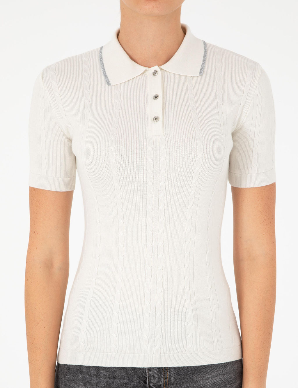 Бежевый свитер узкого кроя