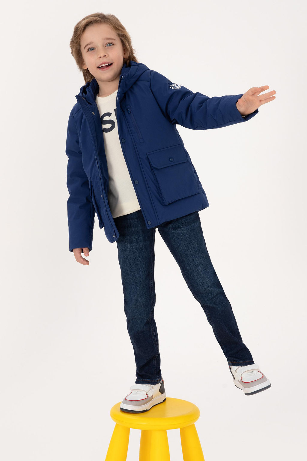 Erkek _ocuk Mavi Kaban Sepette S_rpriz _ndirim