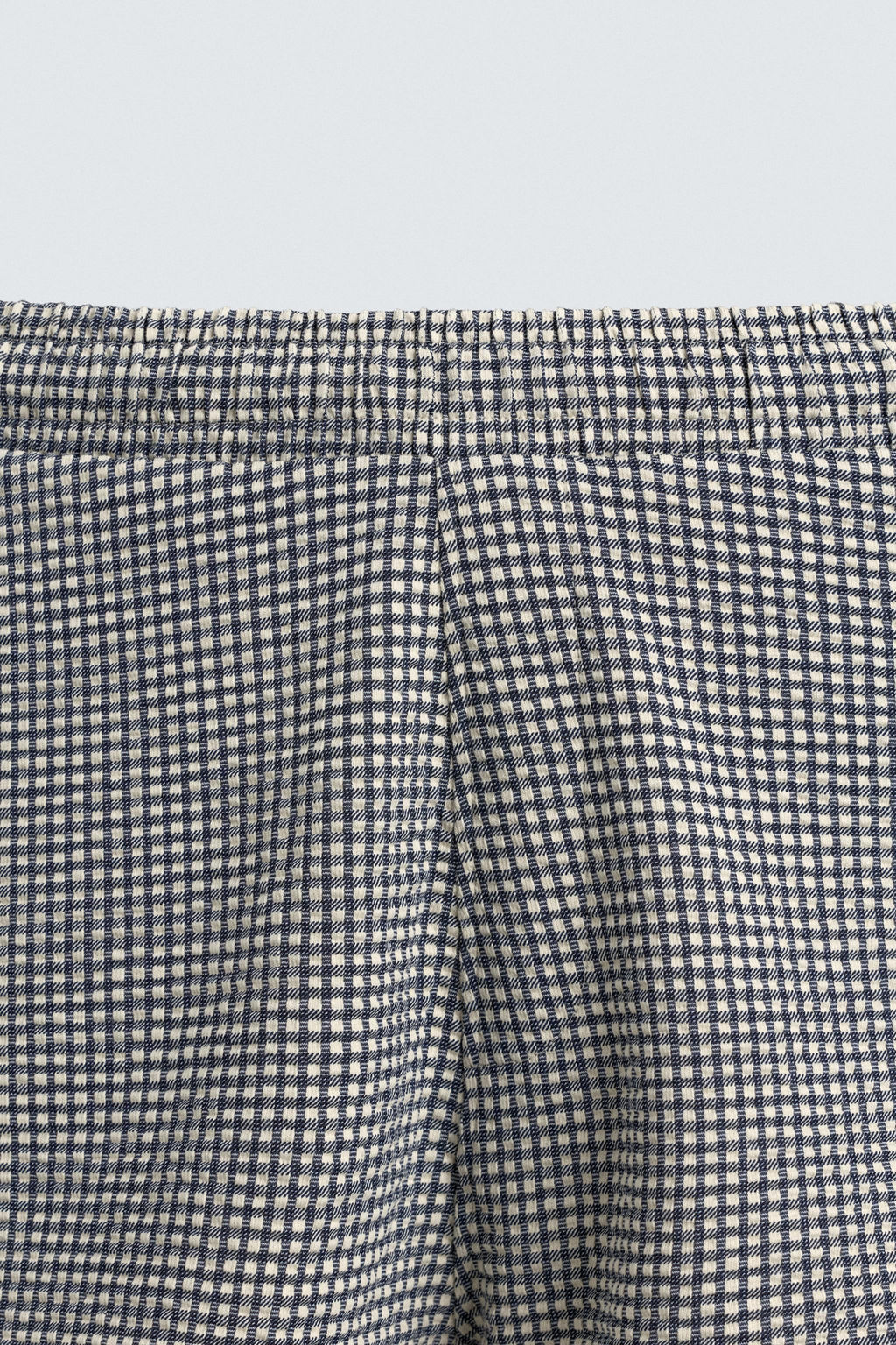 BERMUDA REGULAR FIT ESTRUCTURA SEERSUCKER / Crudo / Marino