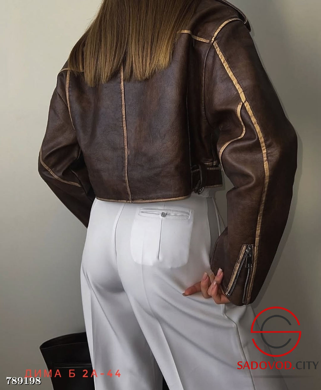 Женская осеняя куртка-косуха