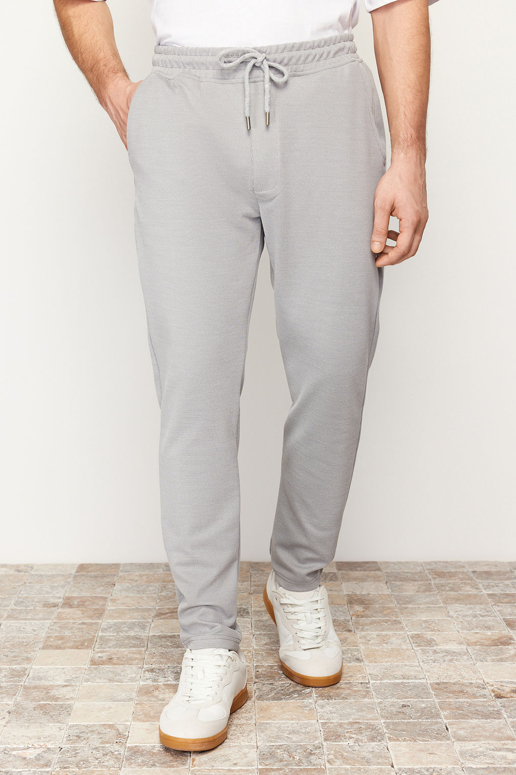 TRENDYOL MAN Gri Jogger Fit Lastikli Beli Baglamal? Dokulu Orme Rahat Pantolon TMNSS24PL00007