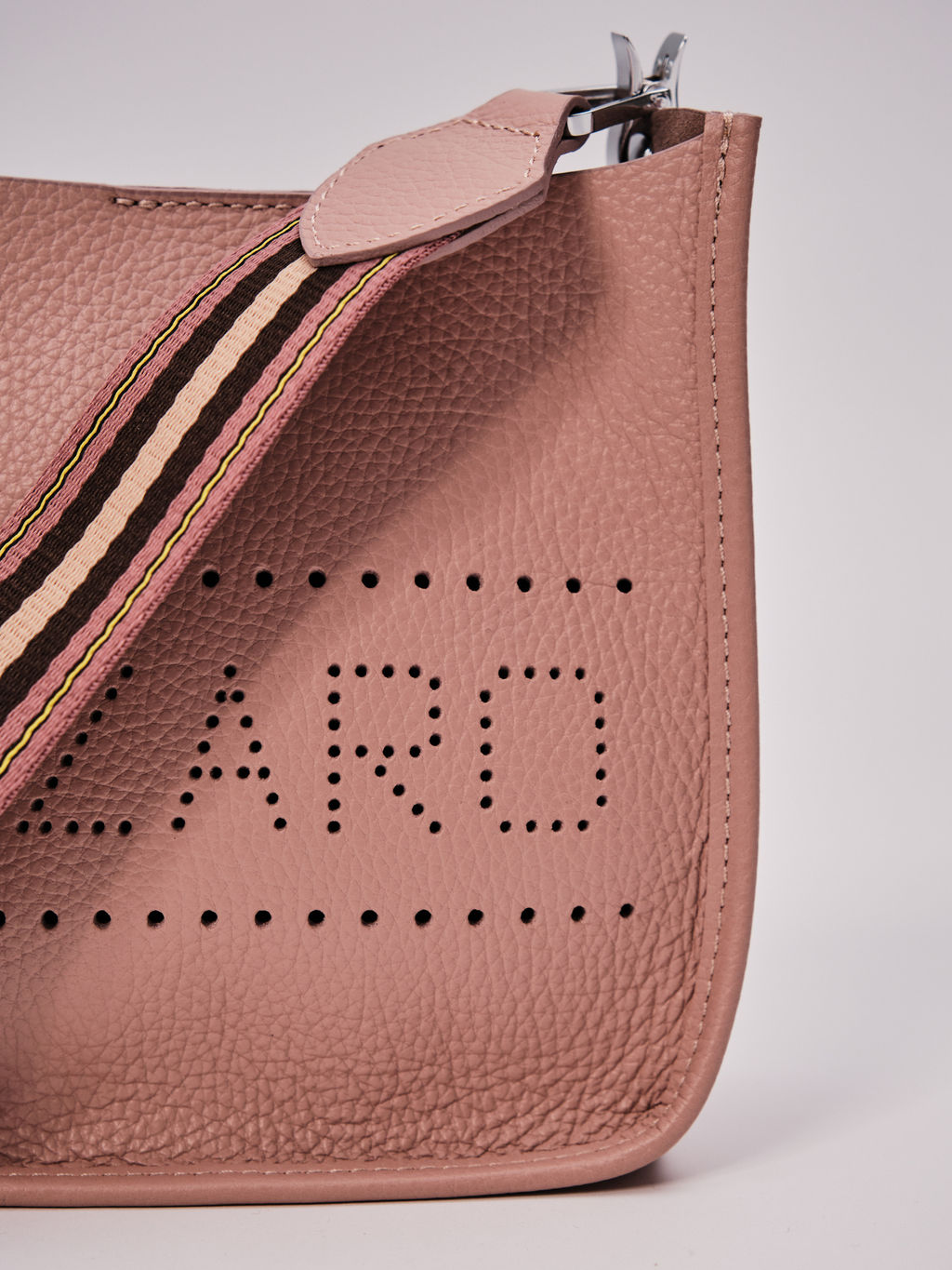 Сумка кожаная на плечо Azaro 30996 розовый туман