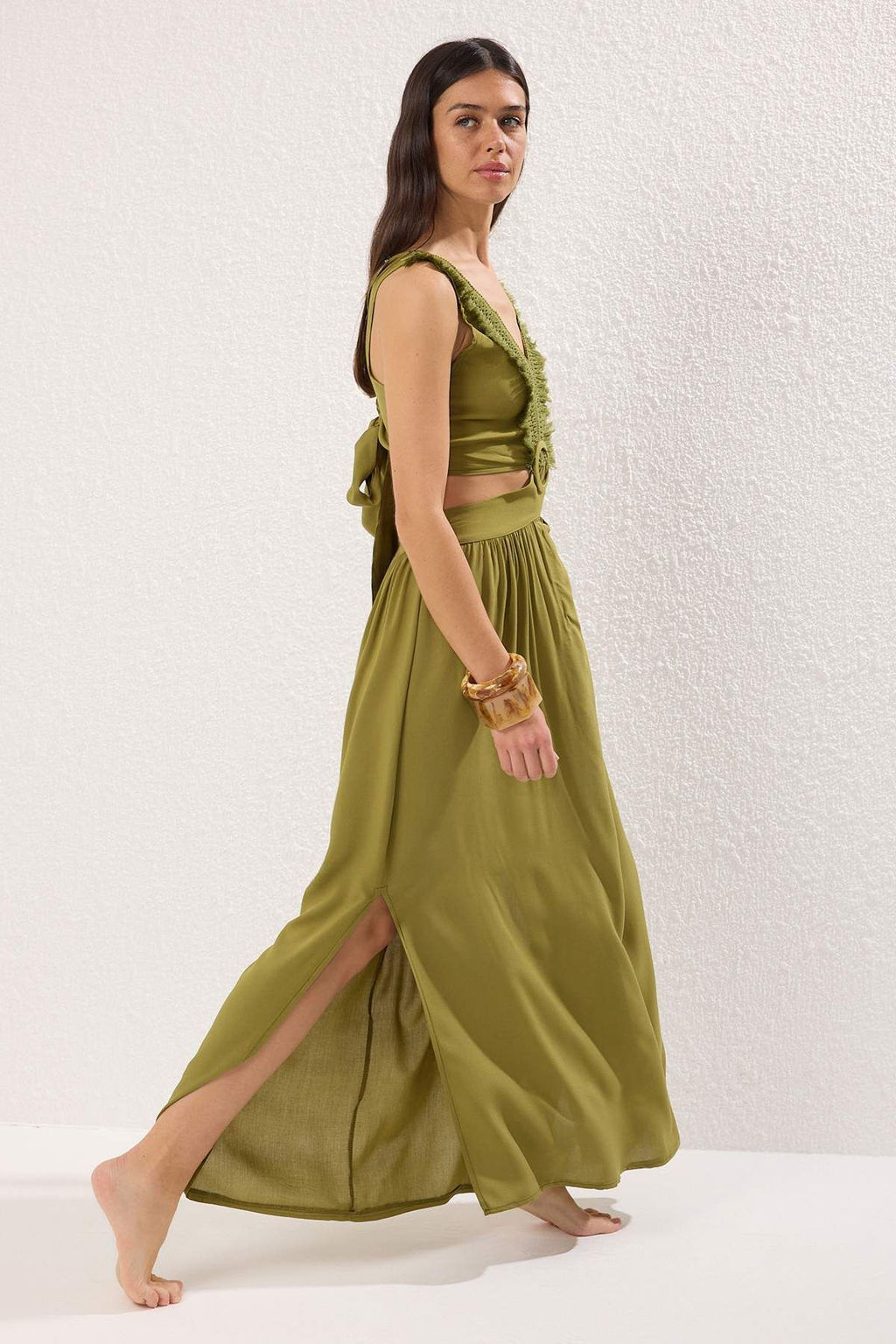 TRENDYOLMILLA Siyah Dokuma Puskullu Cut Out/Pencere Maxi Plaj Elbisesi TBESS21EL3624 фото 21