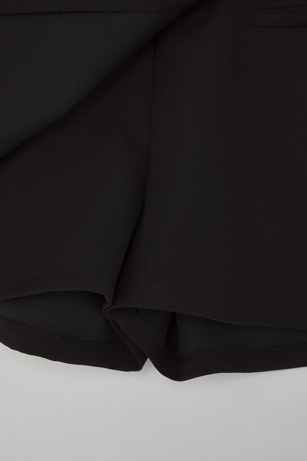 Koyu Kahverengi Dugme Detayl? Mini Sort Etek Sort & Bermuda TWOAW26SR00027 - Trendyolmilla фото 2