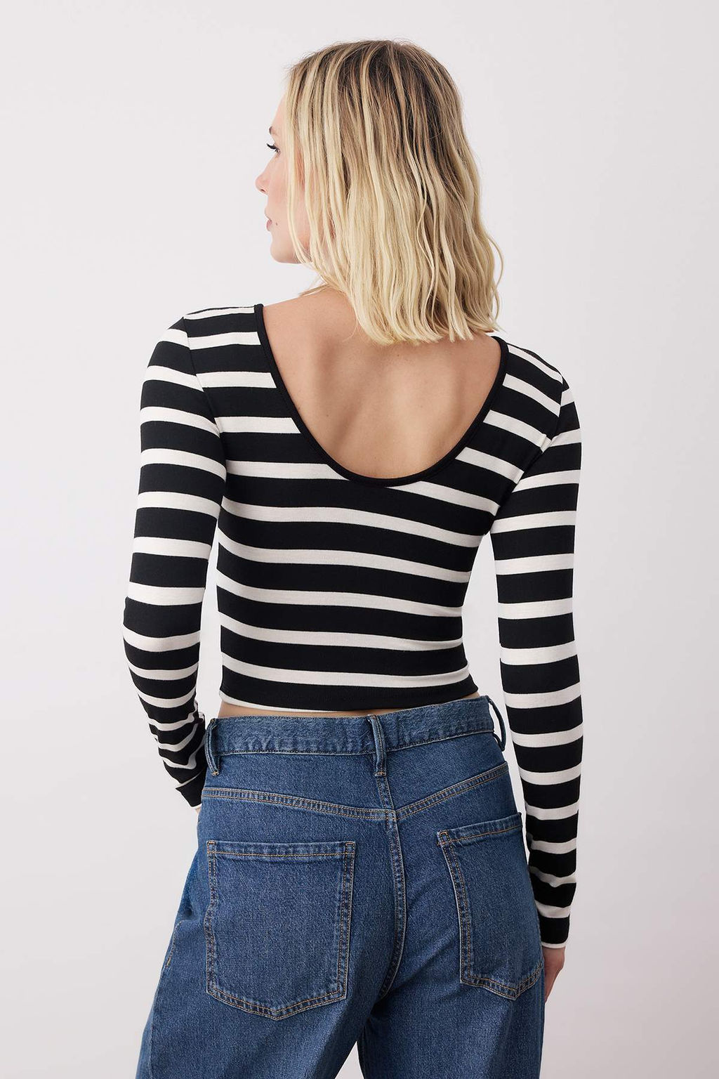 Trendyolmilla Beyaz*001 Cizgili S?rt Dekolteli Slim/Vucuda Oturan Regular/Normal Boy Orme Bluz TWOAW25BZ00009  фото 4