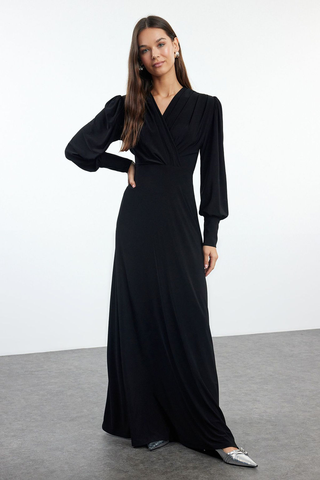 TRENDYOLMILLA Siyah Duz Maxi Kruvaze Detayl? A-line/Can Ac?lan Melek Kol Orme Elbise TWOAW25EL00098  фото 2