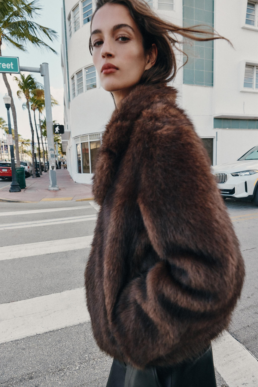 REVERSIBLE DOUBLE-FACED FAUX FUR JACKET - Zara фото 32