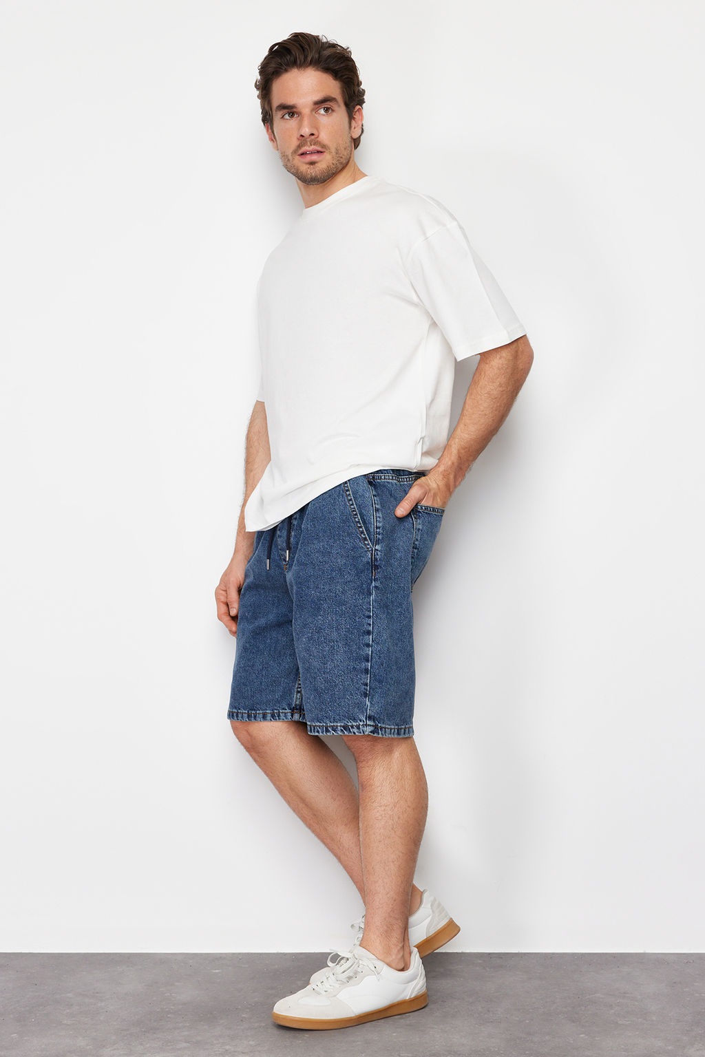 Orta Mavi Regular Beli Lastikli Kot Sort TMNSS24SR00028