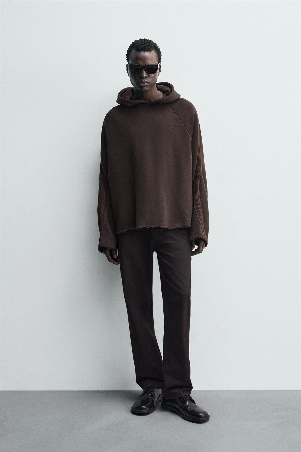 CONTRAST STRIPE SWEATSHIRT