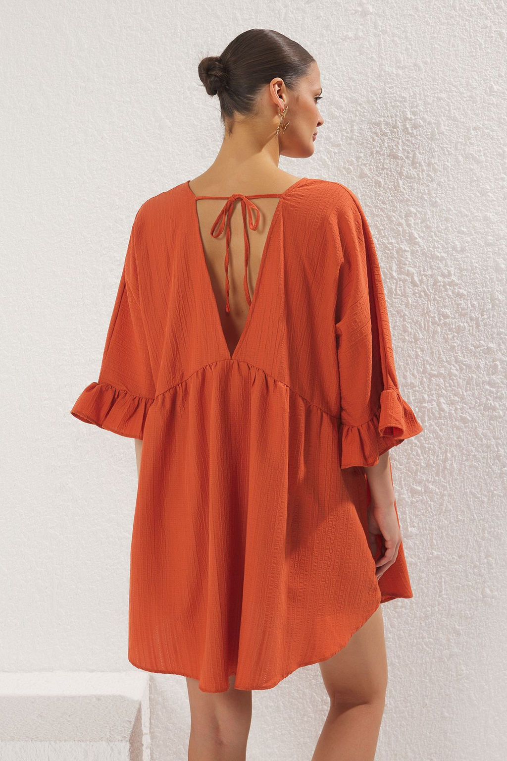 TRENDYOLMILLA Bej Mini Dokuma F?rf?rl? Plaj Elbisesi TBESS25EL00091 фото 9