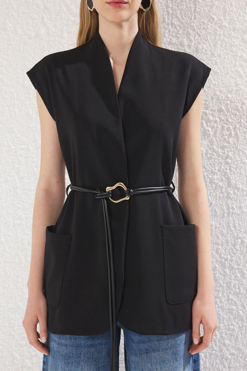 TRENDYOLMILLA Siyah Regular Kemer Detayl? Cepli V Yaka Dokuma Yelek TWOSS25YE00053  фото 3