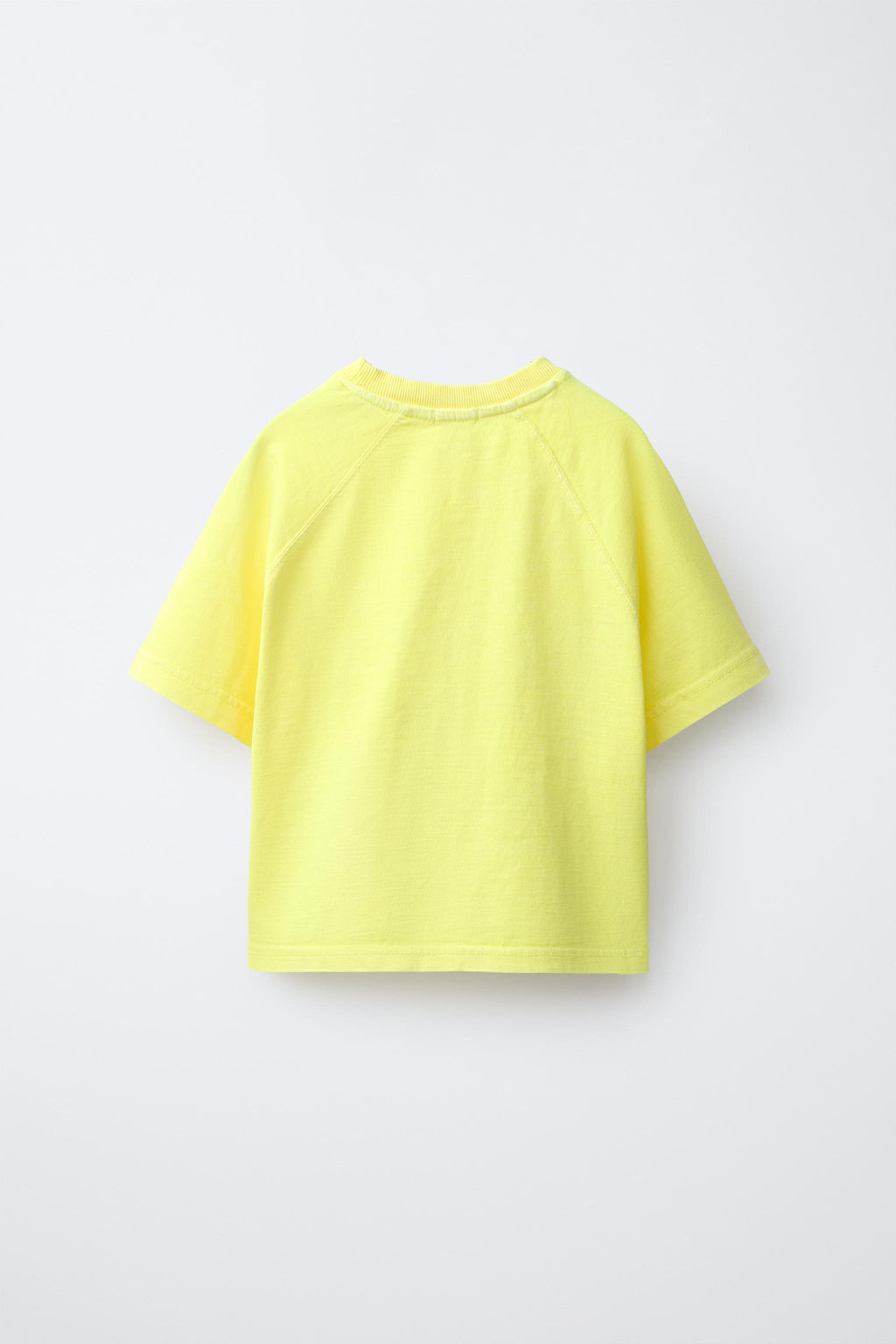 CONJUNTO JOGGING CAMISETA Y BERMUDA LISO / Amarillo