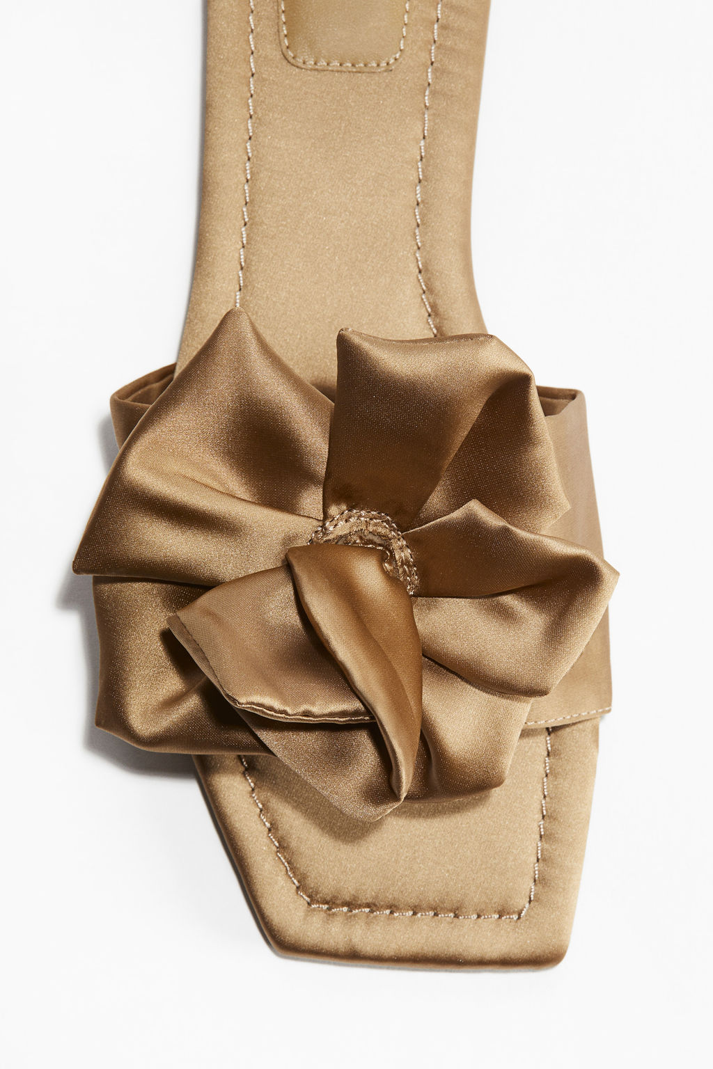 Sandalias con aplicaci?n de sat?n