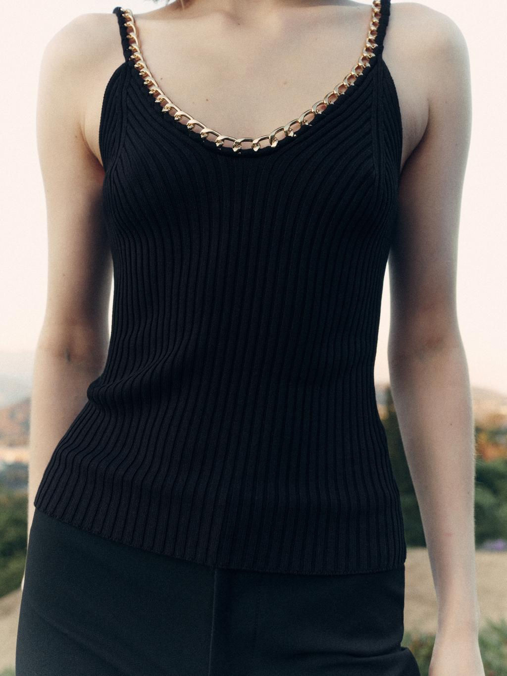 RIBBED KNIT TOP WITH CHAIN DETAIL - Zara фото 2
