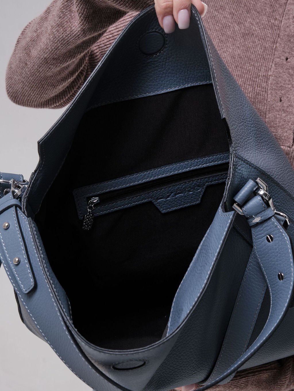 Сумка кожаная на плечо Azaro 30925 серый