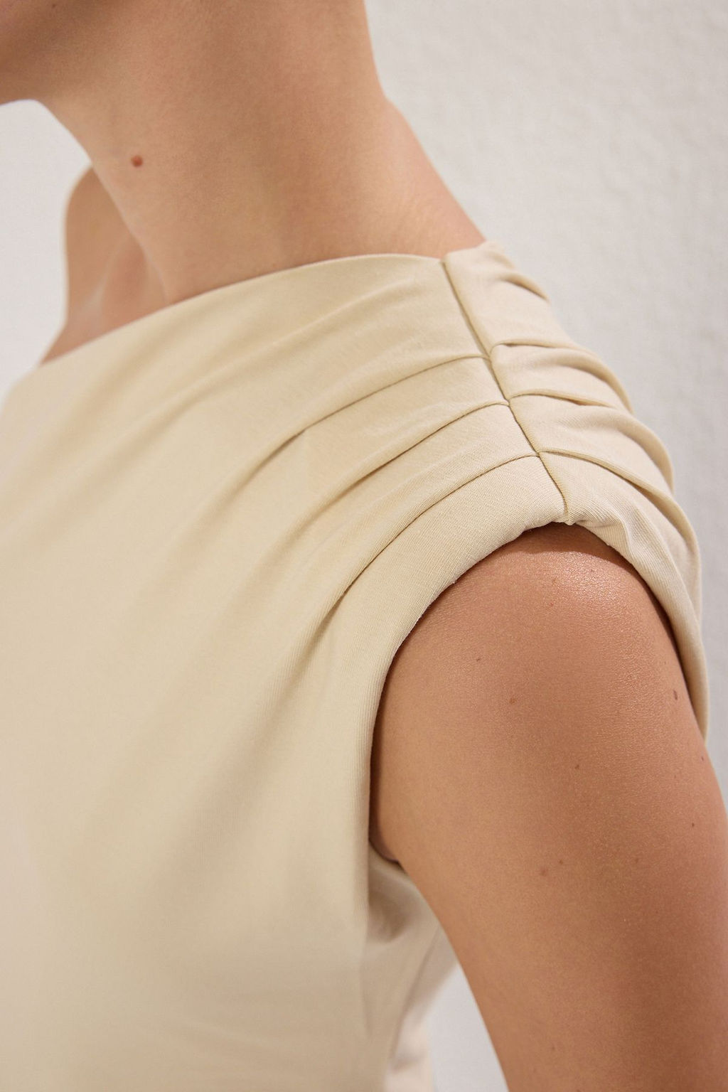 Trendyolmilla Siyah Asimetrik Tek Omuz Vatkal? Esnek Orme Bluz TWOSS24BZ00133 фото 3