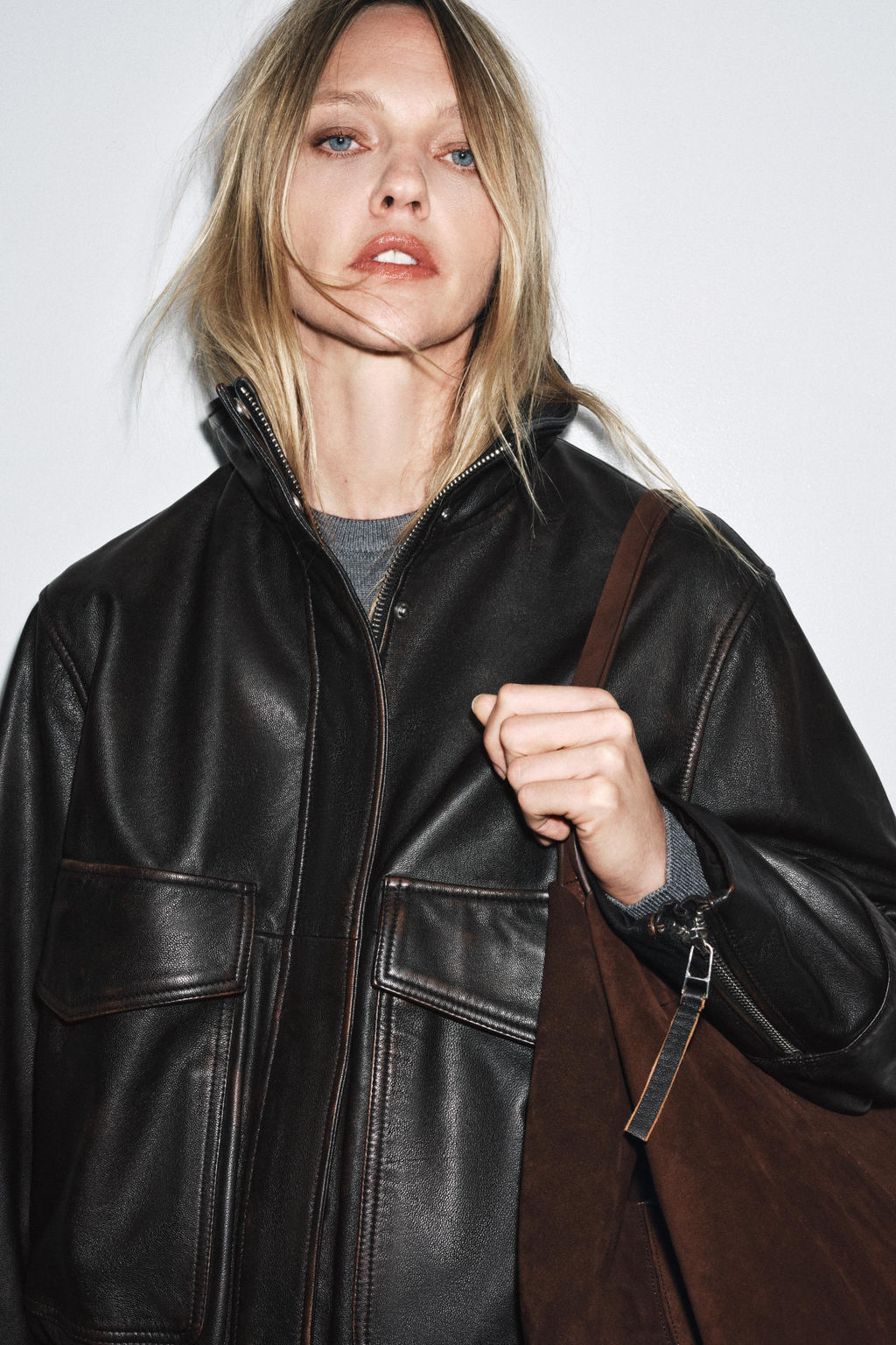 ZW COLLECTION LIMITED EDITION LEATHER BOMBER JACKET - Zara фото 3