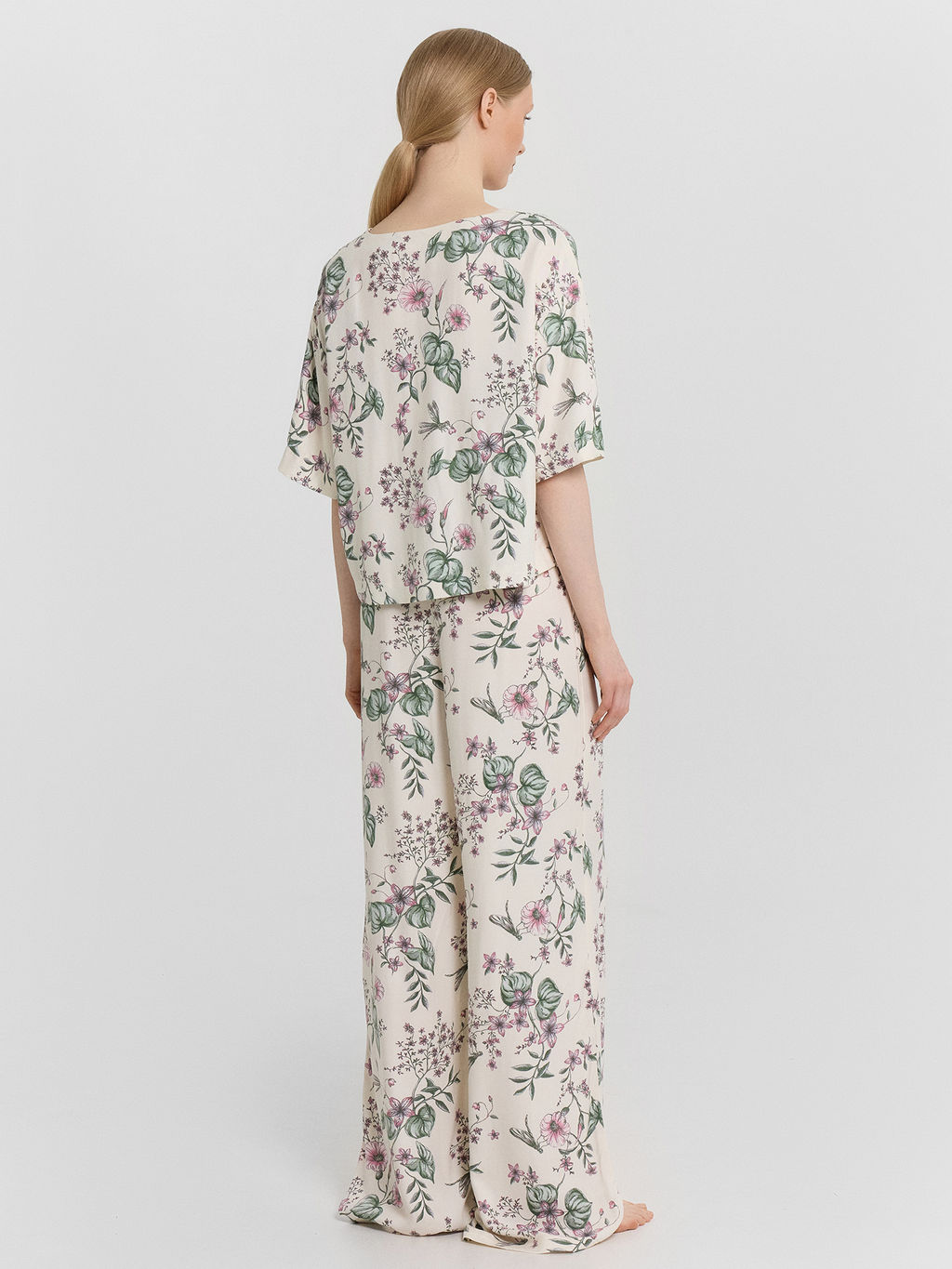 КОМПЛЕКТ ЖЕНСКИЙ (ЖАКЕТ, БРЮКИ) - Mark formelle фото 2