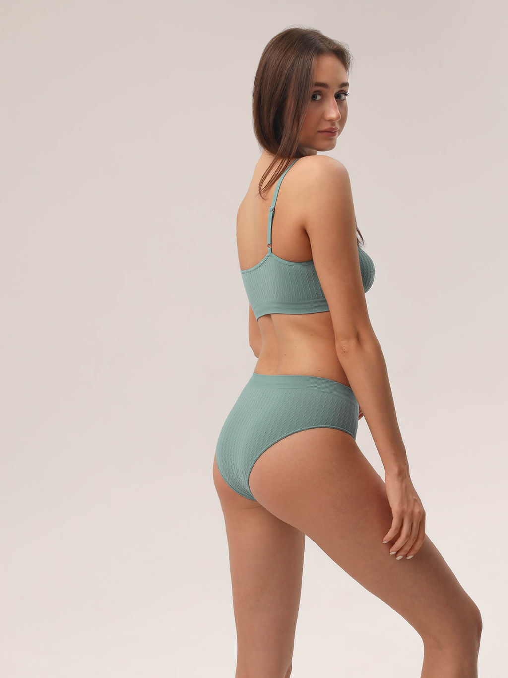 Топ женский на тонких бретелях с плетением цепочка HOME COLLECTION - Rossoporpora фото 69