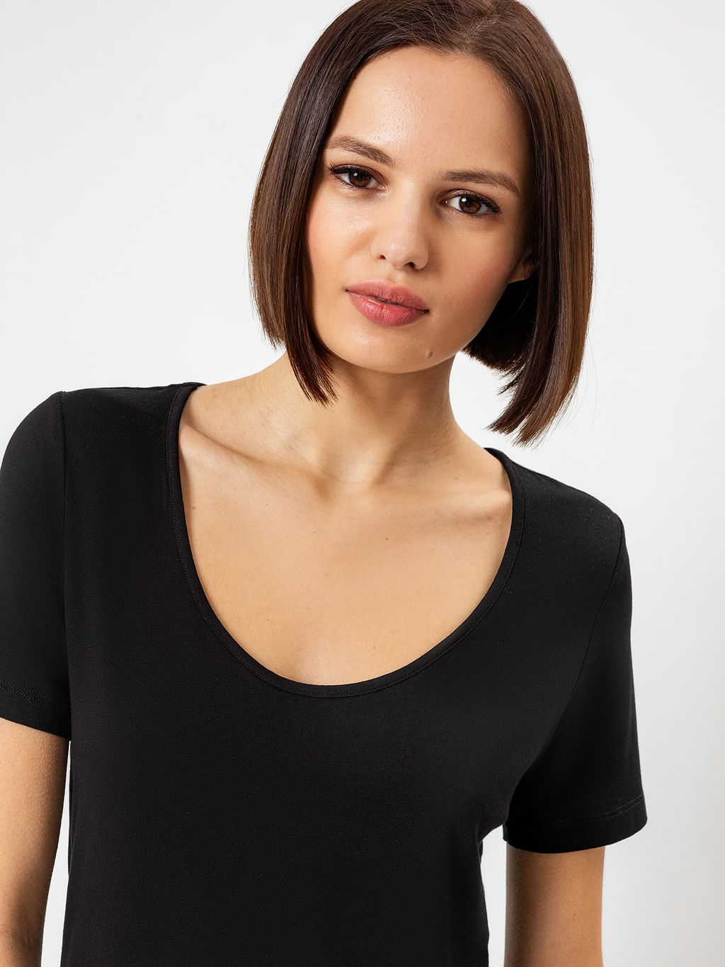Футболка женская regular fit в черном цвете черный 112806 - Mark formelle фото 4
