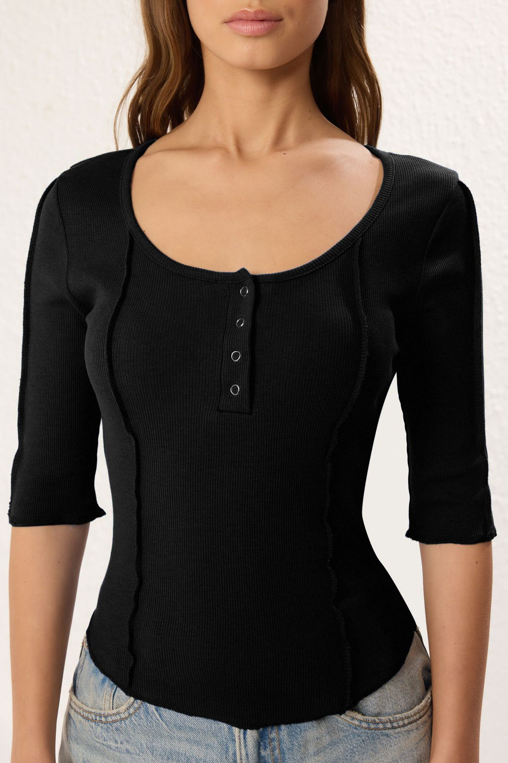 Trendyolmilla Siyah Fitted/Vucuda Oturan Havuz Yaka C?tc?tl? Fitilli Esnek Orme Bluz TWOSS25BZ00007