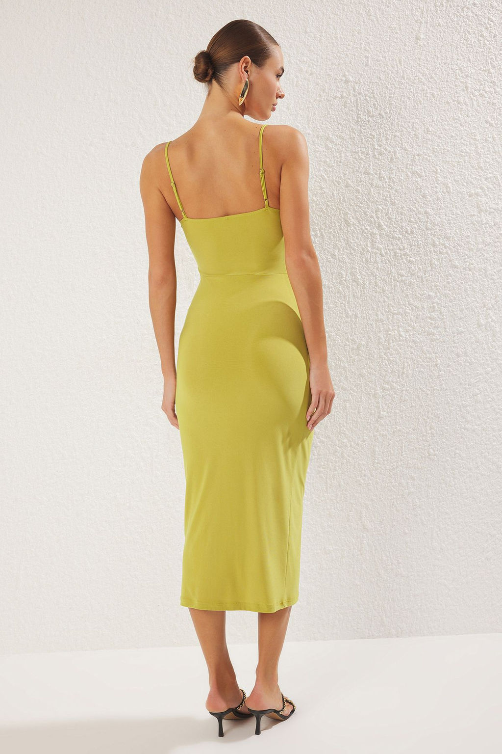 TRENDYOLMILLA Yag Yesili Ask?l? Degaje Yaka Vucuda Oturan Esnek Maxi Orme Elbise TWOSS25EL00368  фото 4
